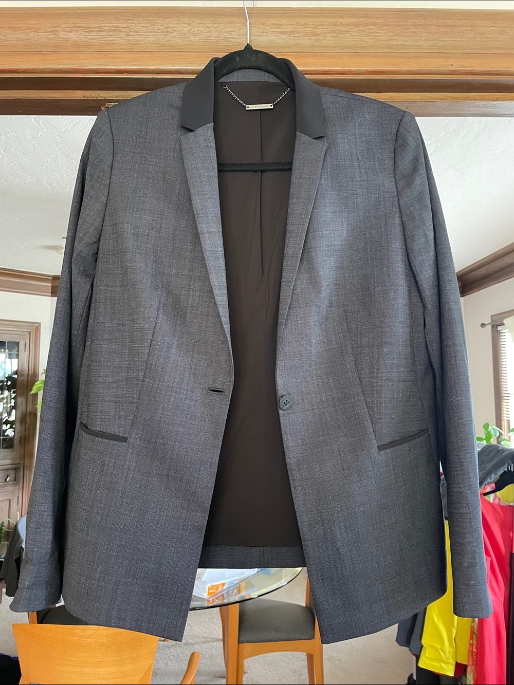 Classic Elie Tahari Blazer - Tailored Single-Button Jacket
